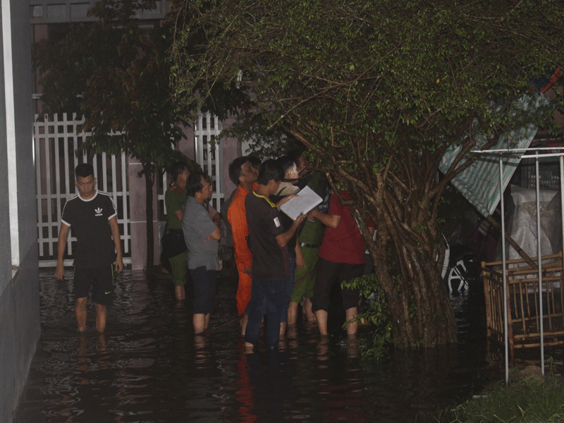 Bến Tre: 3 người bị điện giật tử vong trong cơn mưa lớn