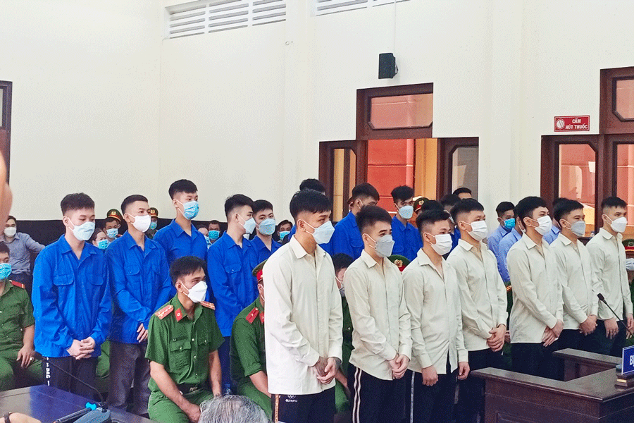 Xét xử 22 bị cáo vụ bắn chết người ở quán karaoke X.O