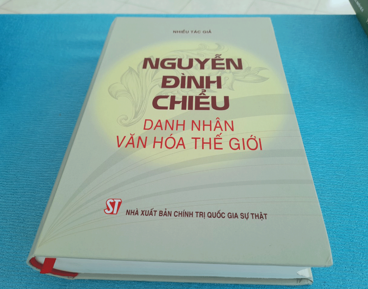 Quyển sách Nguyễn Đình Chiểu - Danh nhân văn hóa thế giới. Ảnh: ĐH Quyển sách Nguyễn Đình Chiểu - Danh nhân văn hóa thế giới. Ảnh: ĐH