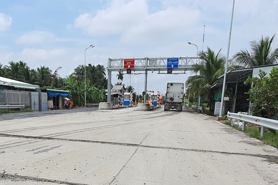 Trạm thu phí trên tuyến tránh Cai Lậy. Ảnh: ĐH