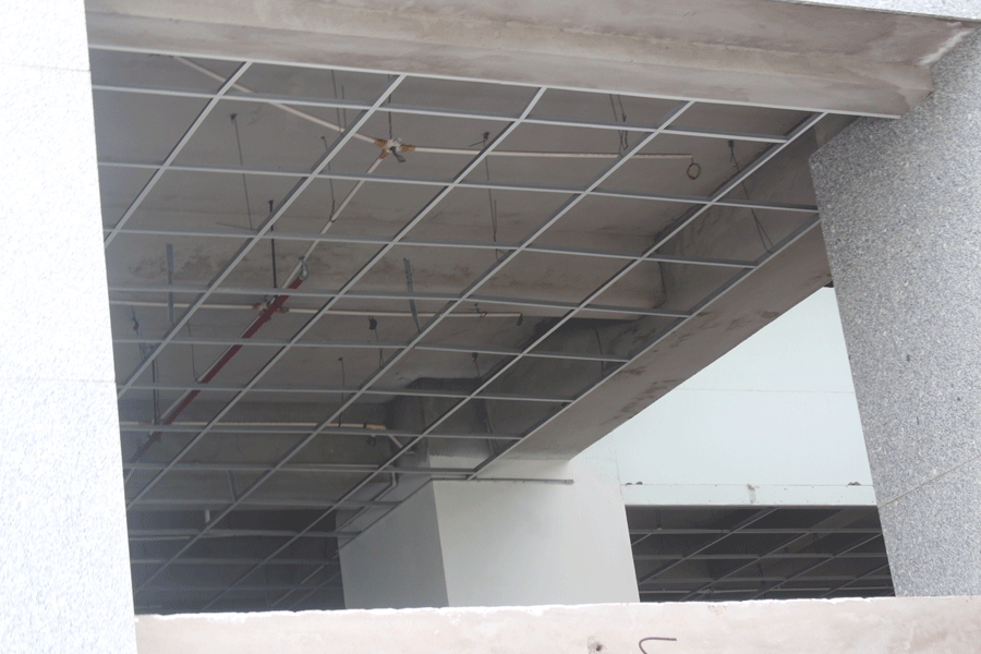 Công trình xây còn dang dở. Ảnh: ĐH