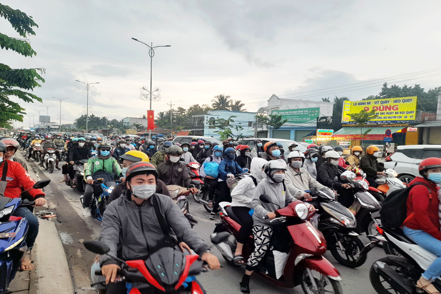 QL60 đoạn dẫn lên cầu Rạch Miễu (phía tỉnh Bến Tre) kẹt xe vào mỗi dịp lễ, tết. Ảnh: Đ.HÀ