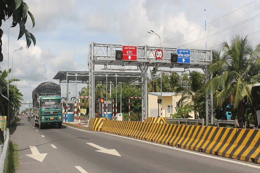Trạm thu phí BOT Cai Lậy trên tuyến tránh thị xã Cai Lậy. Ảnh: Đ.HÀ