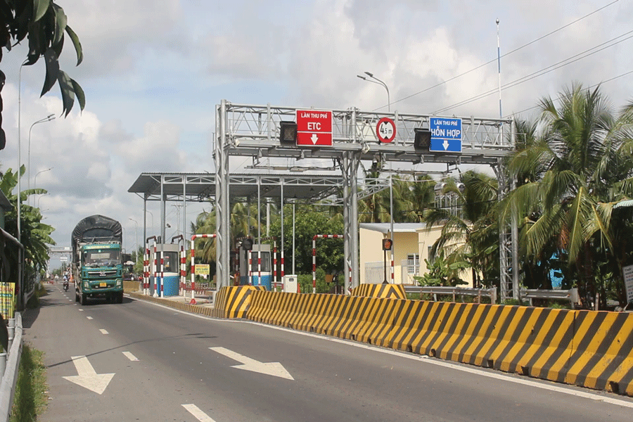 Trạm thu phí trên tuyến tránh Cai Lậy. Ảnh: Đ.HÀ