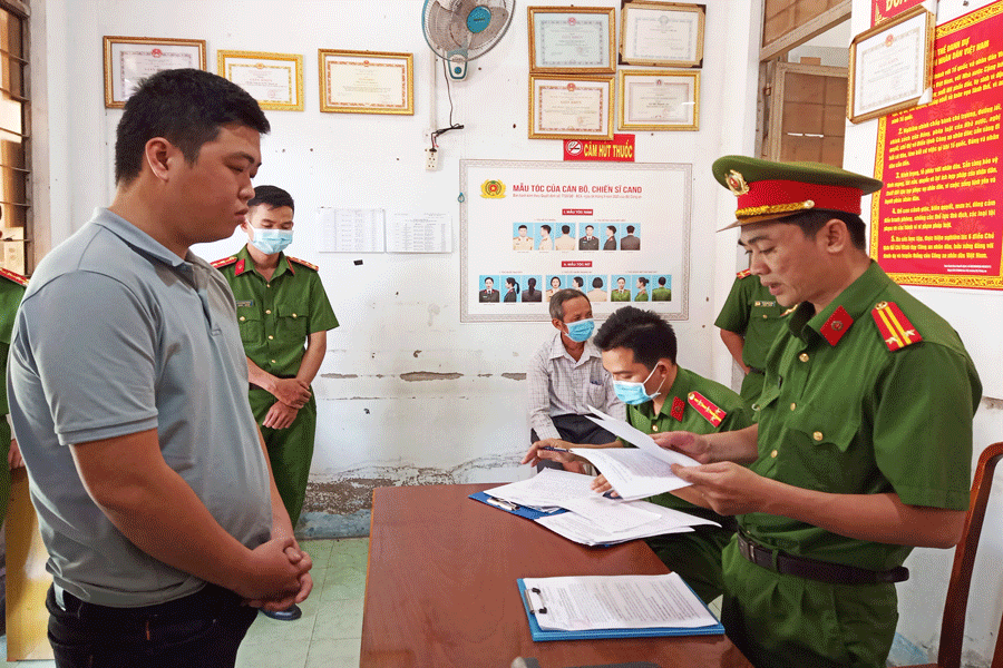 Công an Bến Tre bắt một nhân viên ngân hàng lừa đảo 1,8 tỉ đồng