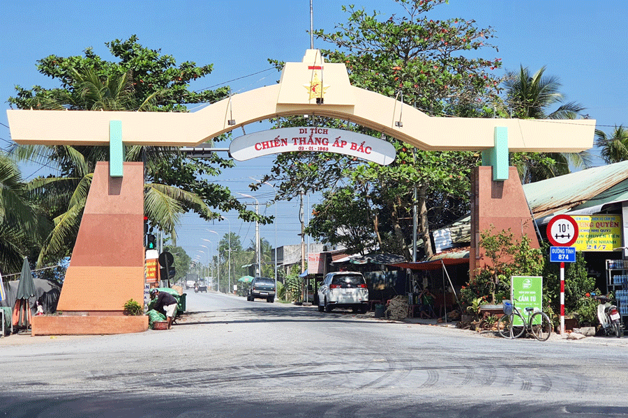 Đường vào Di tích Chiến thắng Ấp Bắc ngày nay. Ảnh: Đ.HÀ Đường vào Di tích Chiến thắng Ấp Bắc ngày nay. Ảnh: Đ.HÀ