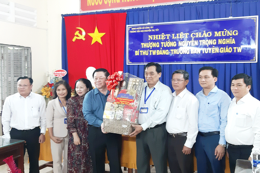 Trưởng Ban Tuyên giáo Trung ương thăm, chúc Tết tại Tiền Giang