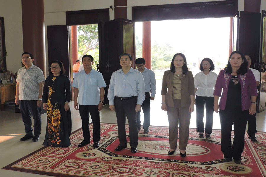 Phó Chủ tịch nước Võ Thị Ánh Xuân đã đến dâng hương tại Khu lưu niệm Nữ tướng Nguyễn Thị Định. Ảnh: P.T Phó Chủ tịch nước Võ Thị Ánh Xuân đã đến dâng hương tại Khu lưu niệm Nữ tướng Nguyễn Thị Định. Ảnh: P.T