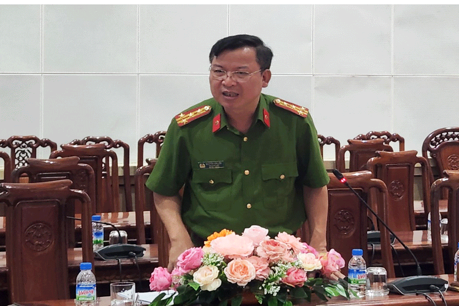 Đại tá Nguyễn Văn Lộc, Phó giám đốc Công an tỉnh Tiền Giang thông tin với báo chí về vụ án cưỡng đoạt tài sản liên quan đến Công ty Luật TNHH Pháp Việt