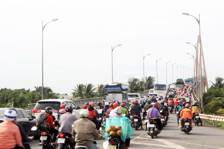 Tình trạng kẹt xe cầu Rạch Miễu xảy ra thường xuyên vào những dịp lễ, tết. Ảnh: PV