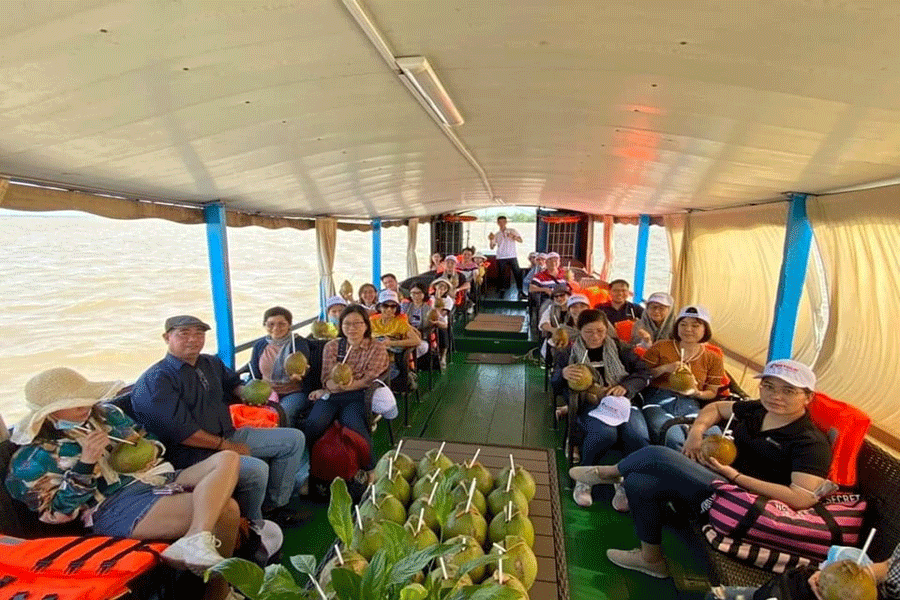 Du lịch sông nước hút khách tham quan. Ảnh: CTV