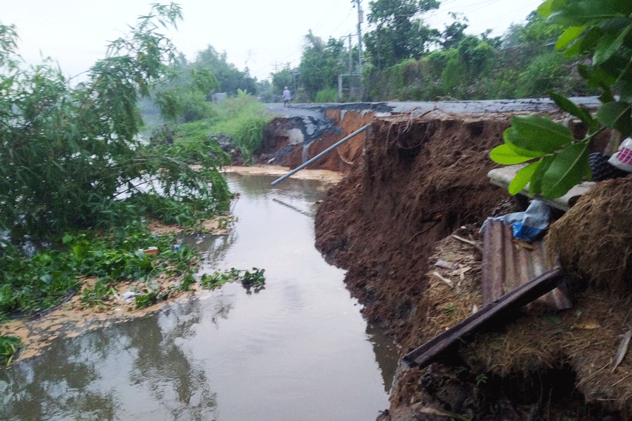 Tiền Giang: Liên tục sạt lở bờ sông Ba Rài, giao thông bị chia cắt