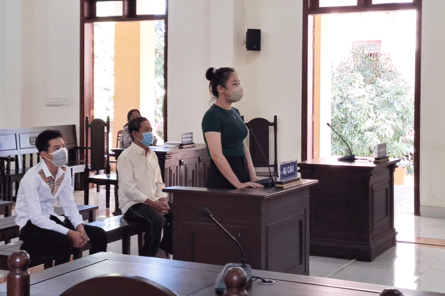 Đập phá mồ mả người khác do tranh chấp đất đai