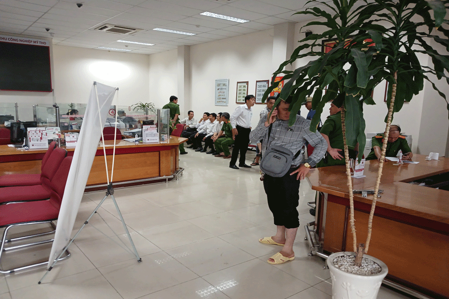 Hiện trường nơi xảy ra vụ cướp ngân hàng. Ảnh: CTV hinhcuop.gif