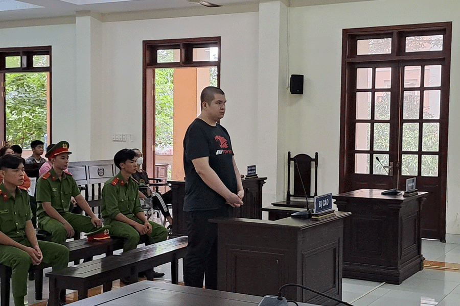 Lái ô tô tông xe máy để giải quyết mâu thuẫn, rồi lao xe xuống mương làm 1 người chết