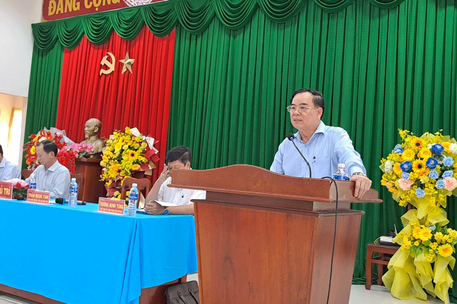 Ông Trần Ngọc Tam, Chủ tịch UBND tỉnh Bến Tre phát biểu tại buổi đối thoại. Ảnh: ĐÔNG HÀ cttinh1.gif
