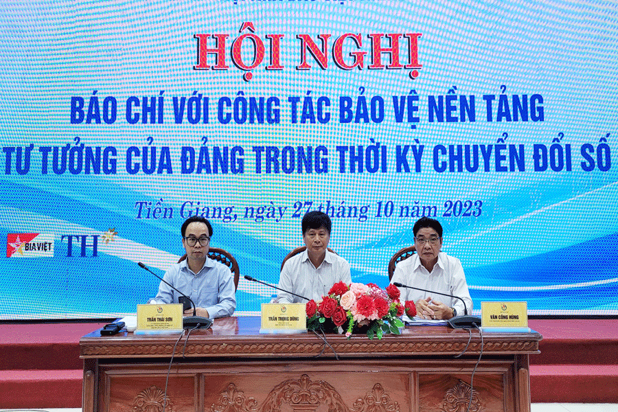 Chủ trì hội nghị. Ảnh: ĐÔNG HÀ chutrihoinghi.gif