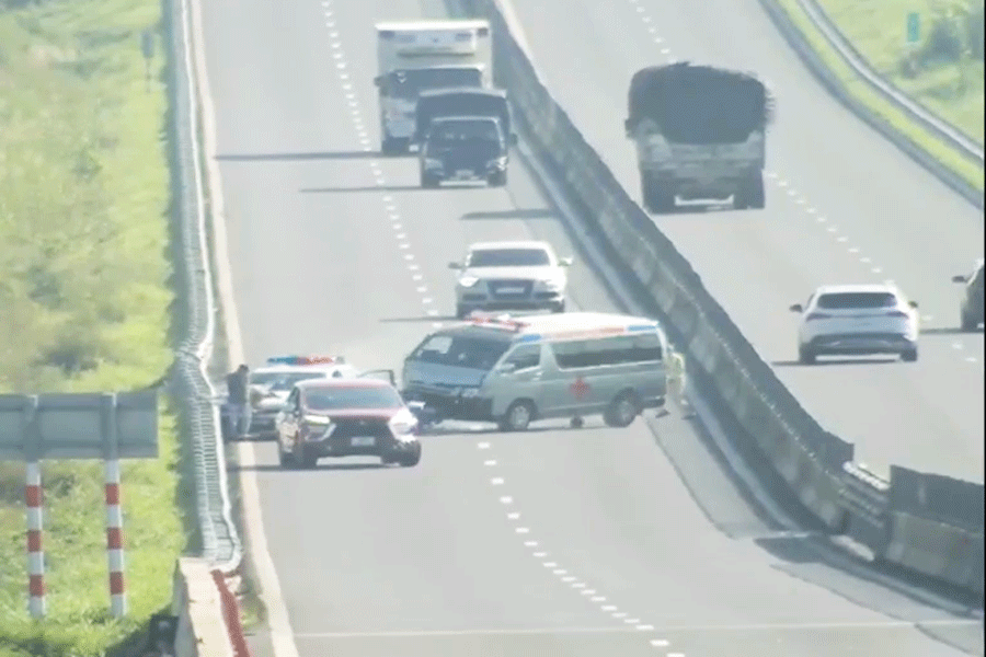 Cục CSGT thông tin xe cứu thương tông xe CSGT trên cao tốc Trung Lương – Mỹ Thuận