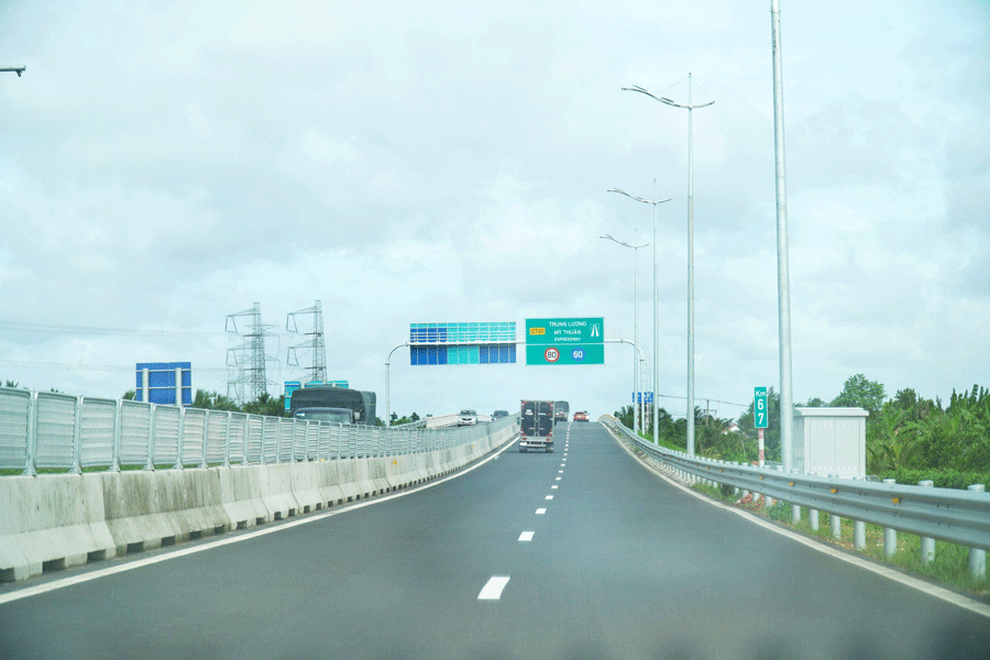 Cao tốc Trung Lương - Mỹ Thuận sẽ được rà soát nâng vận tốc lưu thông lên 90km/giờ. Bộ GTVT chủ trương nâng vận tốc cao tốc Trung Lương - Mỹ Thuận lên 90km/giờ