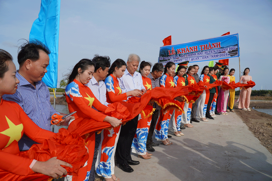 Gần 2 tỉ đồng xây dựng hai cầu nông thôn ở xã biển Thạnh Hải