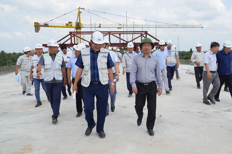Thứ trưởng Nguyễn Duy Lâm kiểm tra dự án cầu Mỹ Tho thuộc dự án cầu Rạch Miễu 2 Rach-Mieu-2-3.gif