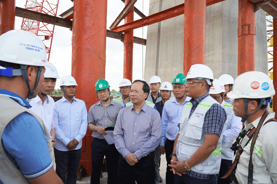 Thứ trưởng Bộ GTVT Nguyễn Duy Lâm kiểm tra dự án cầu Rạch Miễu 2 Dự án cầu Rạch Miễu 2 hoàn thành vào cuối năm 2025