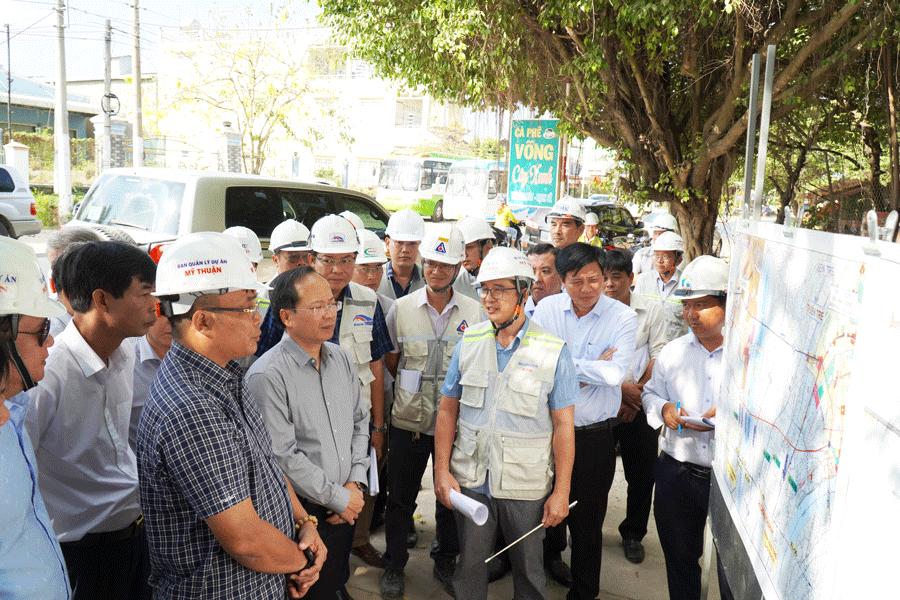Trước đó vào ngày 27-2 Thứ trưởng Bộ GTVT Nguyễn Duy Lâm đến kiểm tra dự án cầu Rạch Miễu 2 và yêu cầu các địa phương khẩn trương hoàn thành công tác GPMB trong quý I-2024. Rach-Mieu-2-8.gif