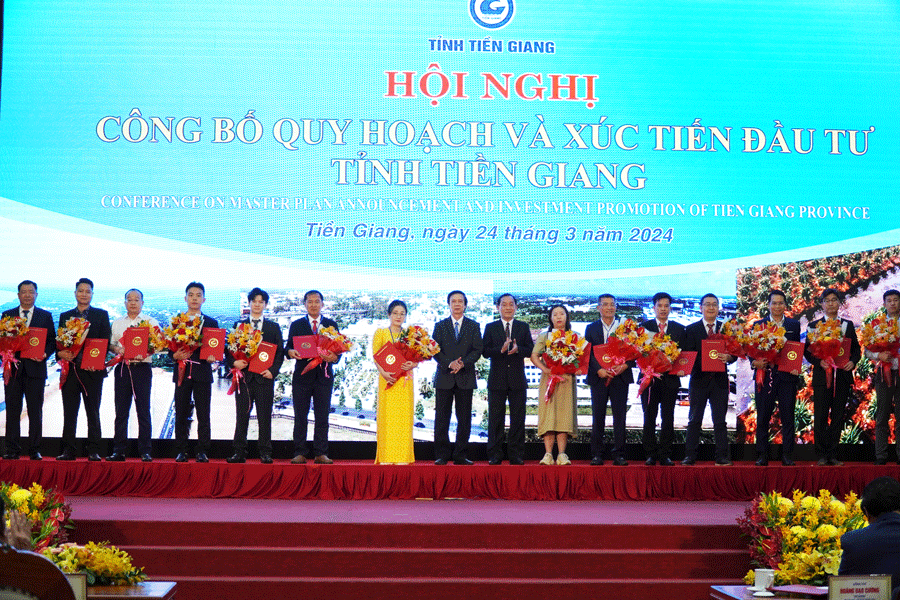 Lãnh đạo tỉnh Tiền Giang trao quyết định chấp thuận chủ trương đầu tư, giấy chứng nhận đăng ký đầu tư các dự án thu-tuong-quy-hoach-tien-giang-4.gif