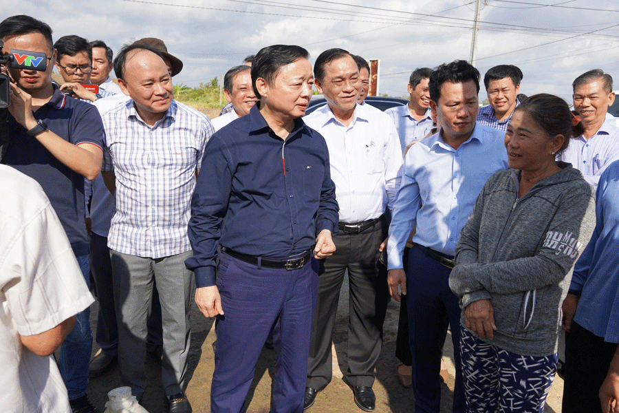 Phó Thủ tướng Trần Hồng Hà thăm người dân vùng hạn mặn tại Tiền Giang han-man.gif