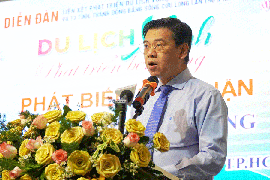 Ông Nguyễn Văn Dũng - Phó Chủ tịch UBND TP HCM phát biểu tại diễn đàn TP HCM và ĐBSCL liên kết, hợp tác phát triển du lịch bền vững