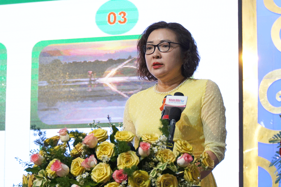 Bà Bùi Thị Ngọc Hiếu - Phó Giám đốc Sở Du lịch TP HCM triển khai chương trình liên kết hợp tác phát triển du lịch du-lich-dbscl-4.gif