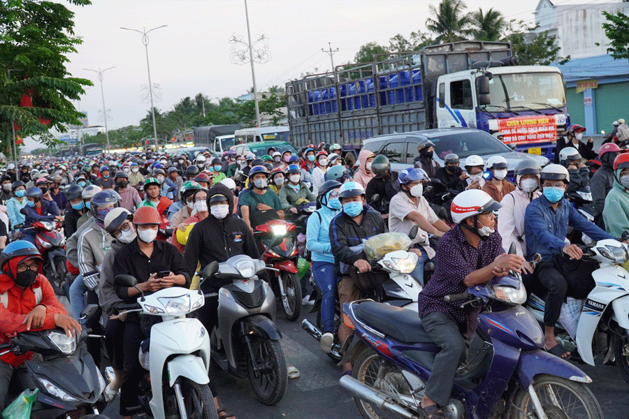 Hình ảnh cầu Rạch Miễu kẹt xe kéo dài sau kỳ nghỉ lễ