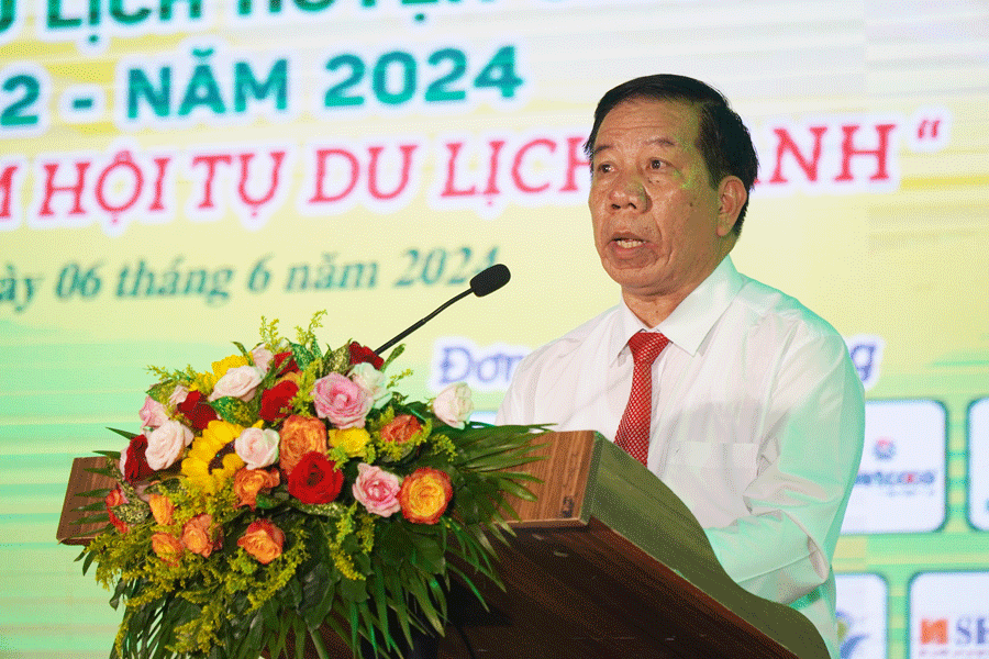 Ông Phạm Văn Sang - Chủ tịch UBND huyện Châu Thành, tỉnh Bến Tre phát biểu tại lễ khai mạc tuan-le-van-hoa-du-lich-6.gif
