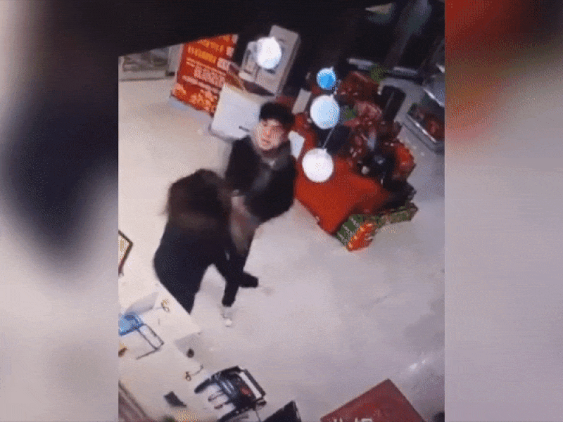 Bị tát vì nhắc người khác đeo khẩu trang phòng Corona