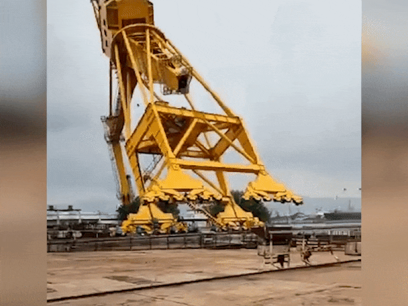 Ấn Độ: Sập cần cẩu khổng lồ, ít nhất 11 người bị đè chết