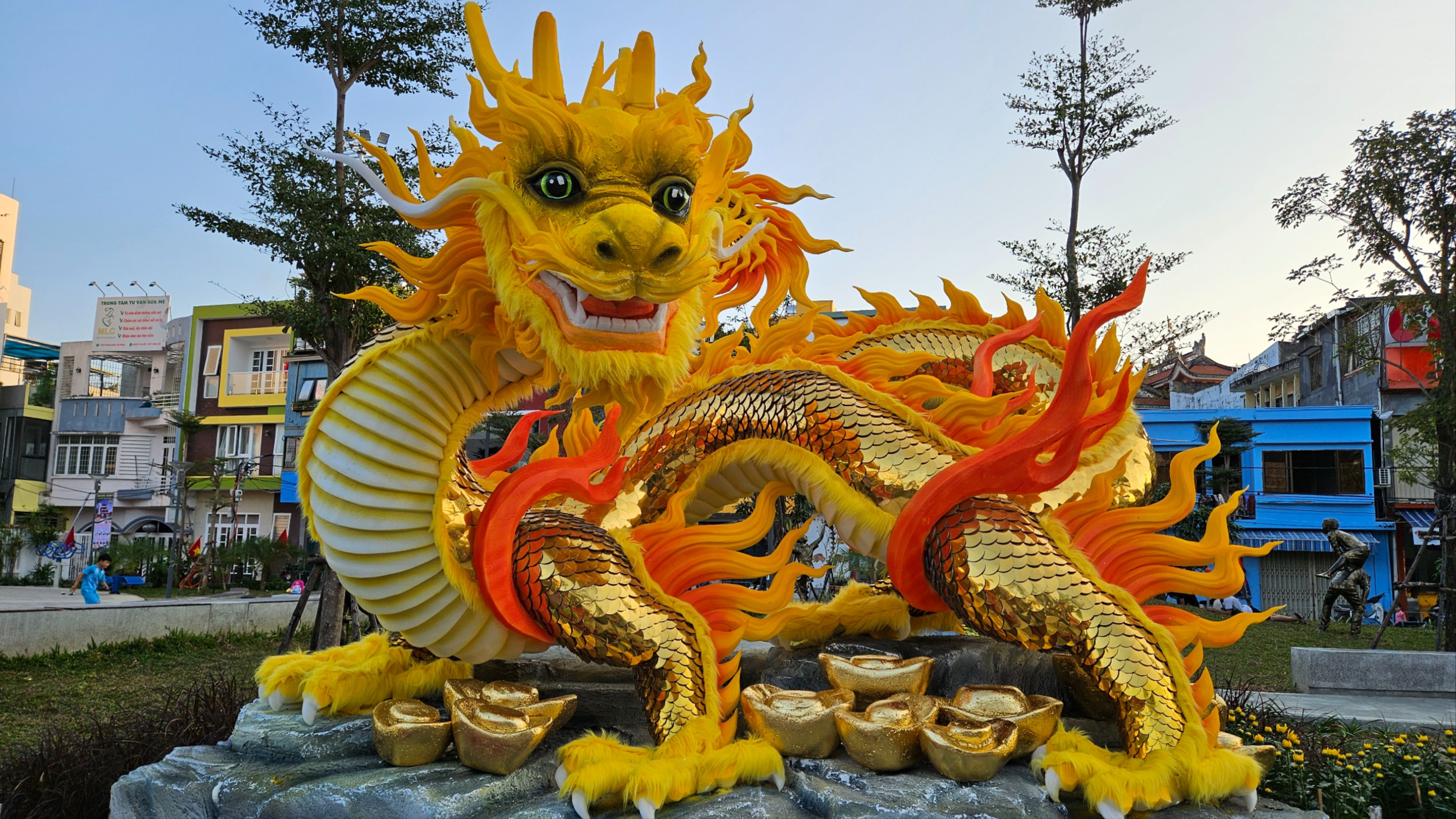 Hé lộ mức giá linh vật rồng Quảng Trị vừa vận chuyển đến Đà Nẵng