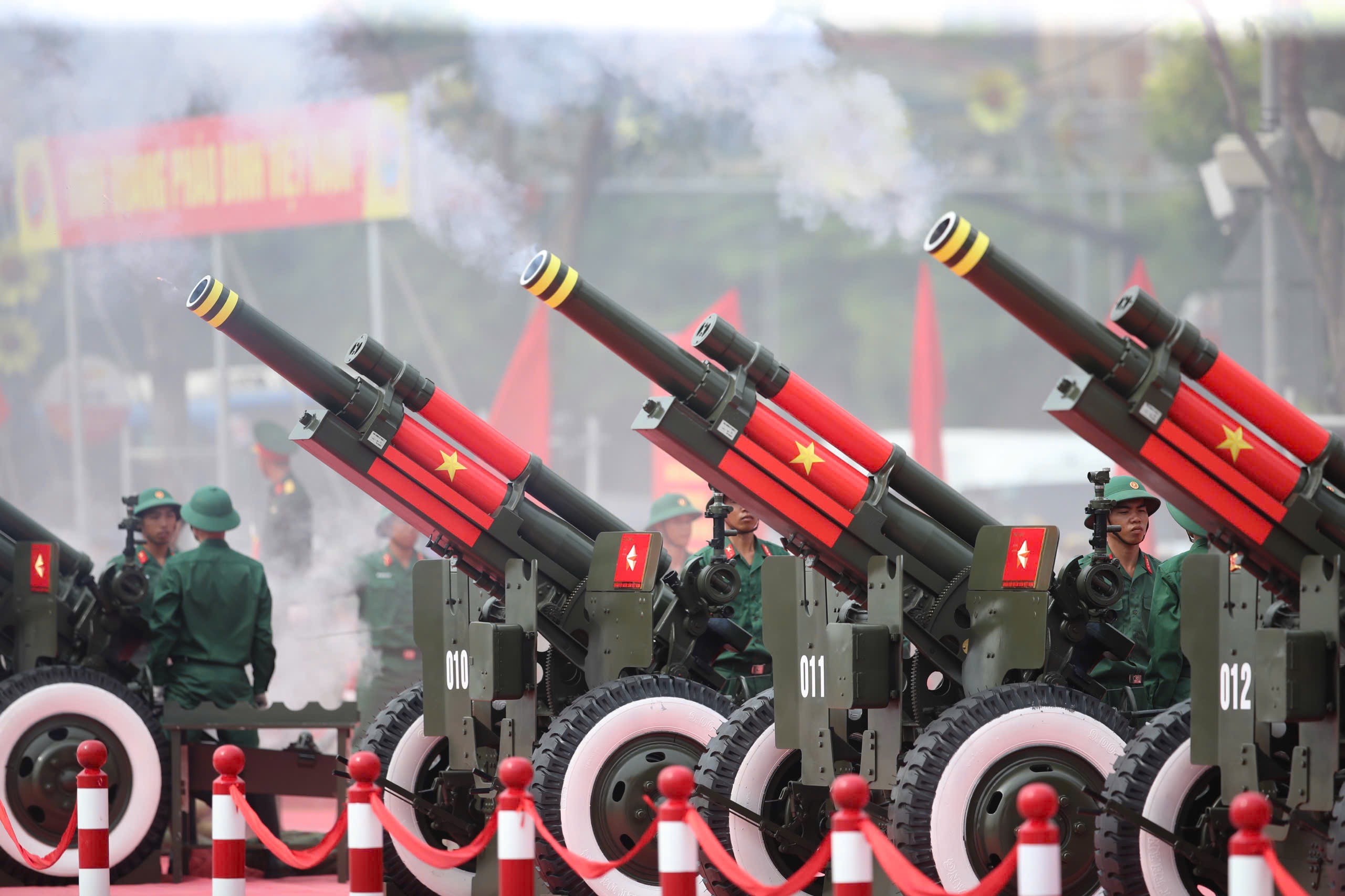 15 khẩu đại bác tại Bến Bạch Đằng khai hỏa diễn tập