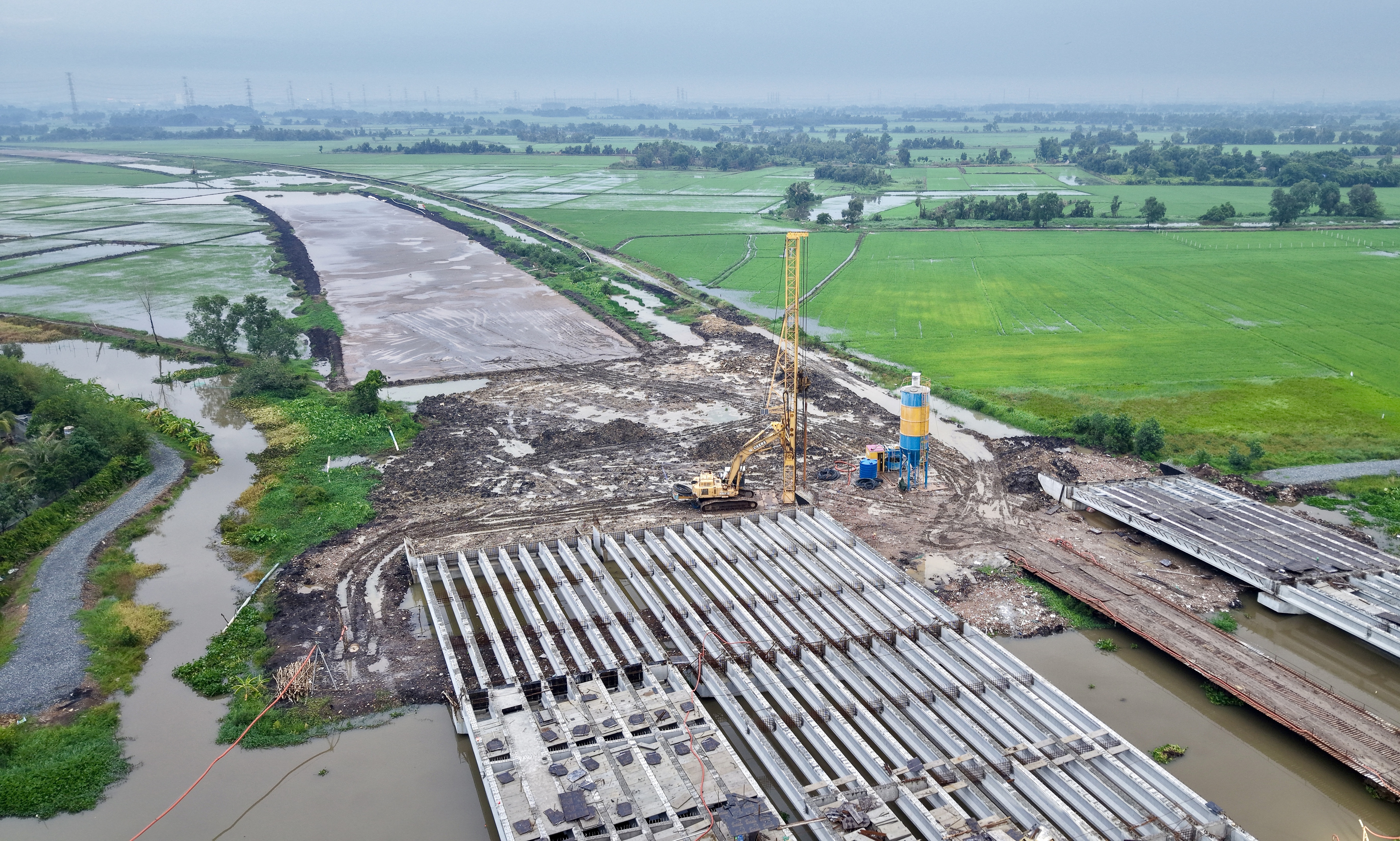 Cát từ miền Tây đã về Vành đai 3 TP.HCM, sao chủ đầu tư vẫn than khó?