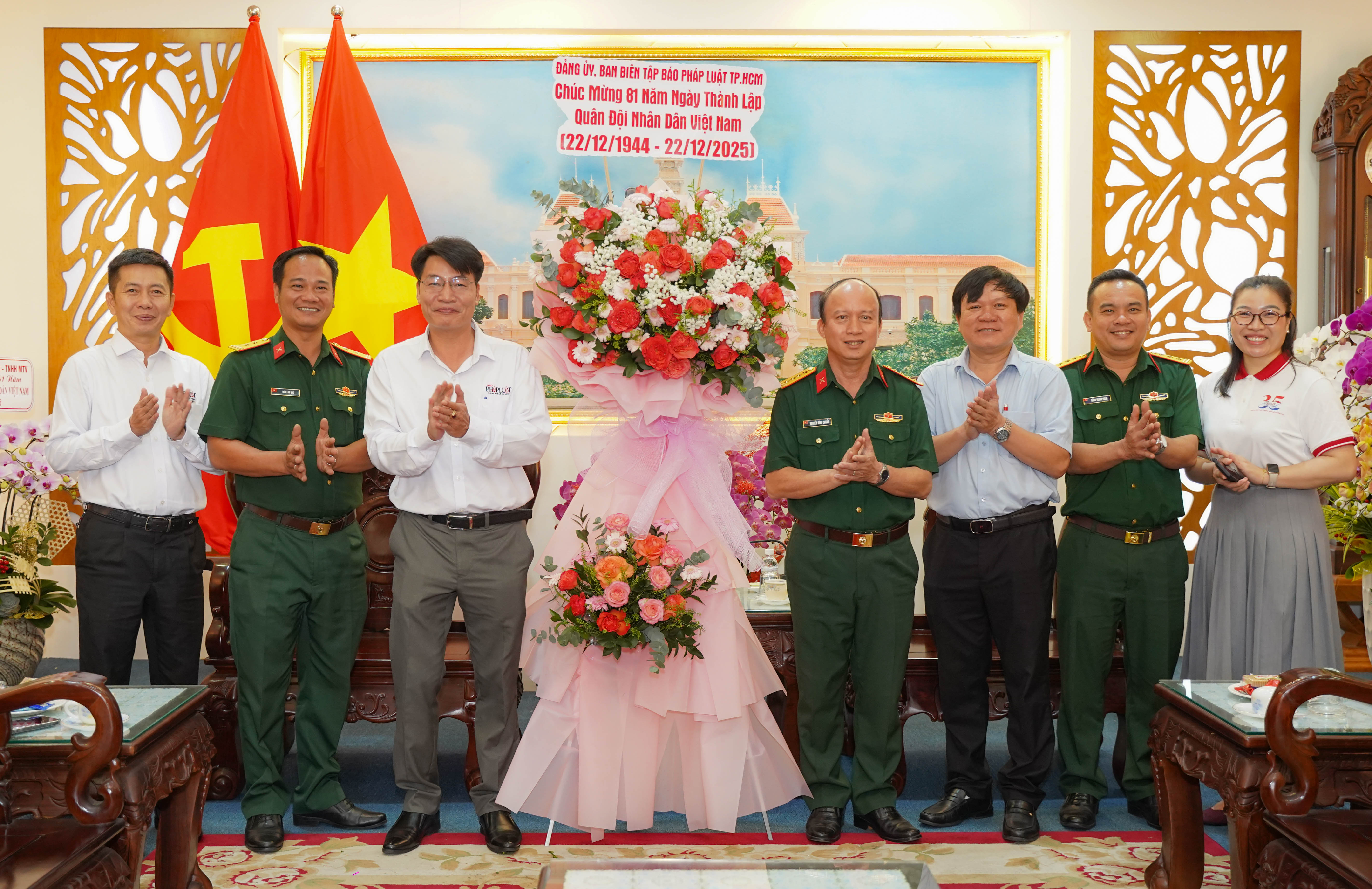Báo Pháp Luật TP.HCM thăm, chúc mừng Quân khu 7, Bộ Tư lệnh TP.HCM 