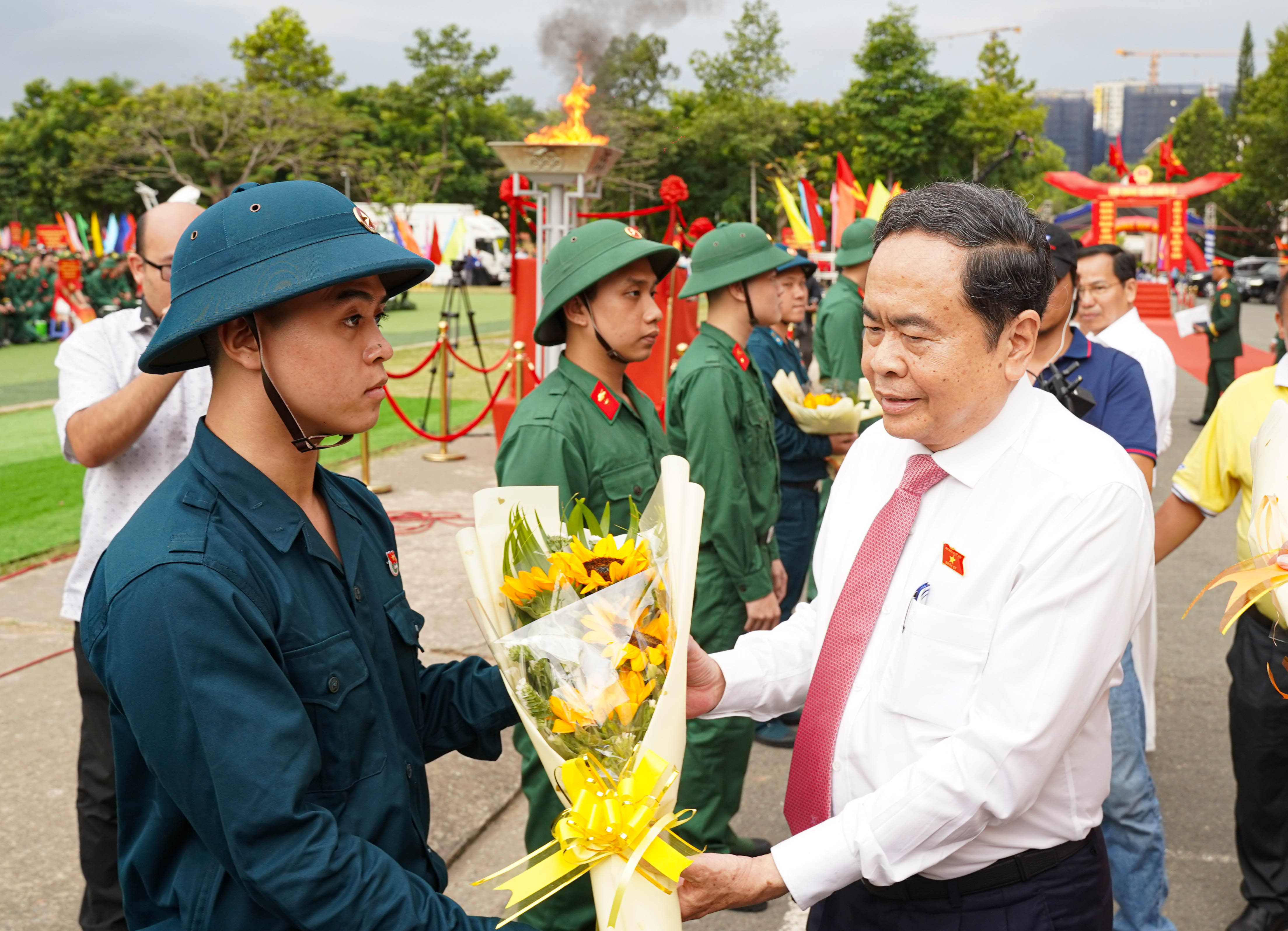 Hơn 9.000 thanh niên TP.HCM hăng hái lên đường nhập ngũ