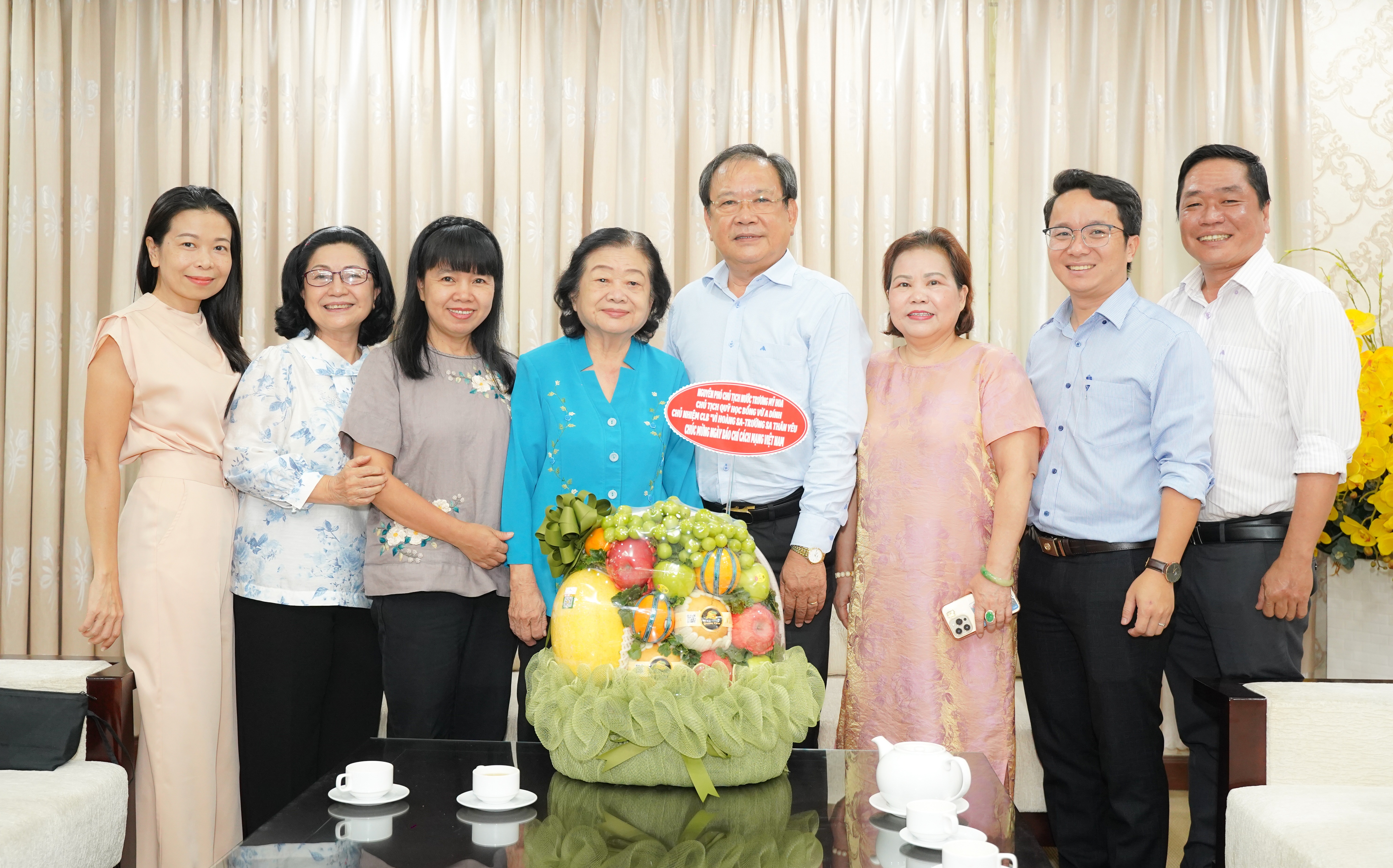 Nguyên Phó Chủ tịch nước Trương Mỹ Hoa thăm Báo Pháp Luật TP.HCM nhân ngày 21-6 