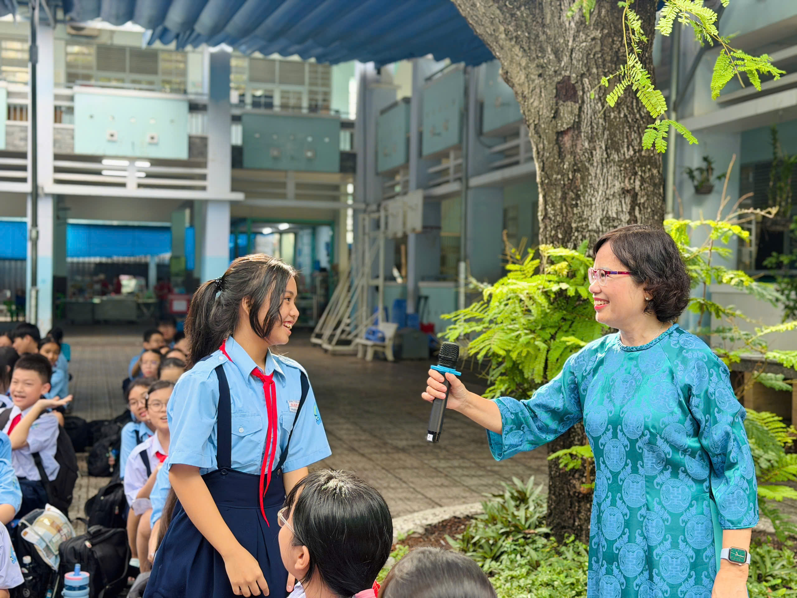 Học sinh TP.HCM học cách tự bảo vệ trước tội phạm mua bán người