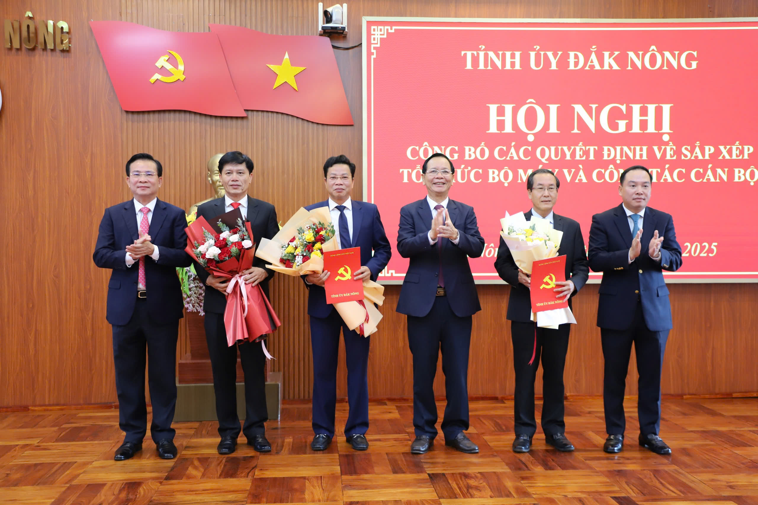 Hàng trăm cán bộ ở Tây Nguyên hy sinh quyền lợi cá nhân vì lợi ích chung