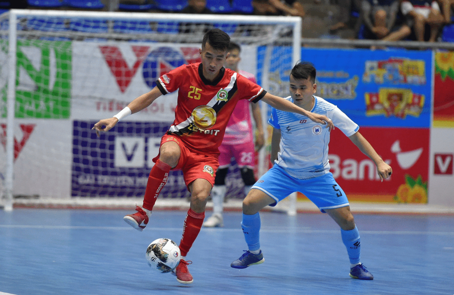 Sahako vô địch lượt đi