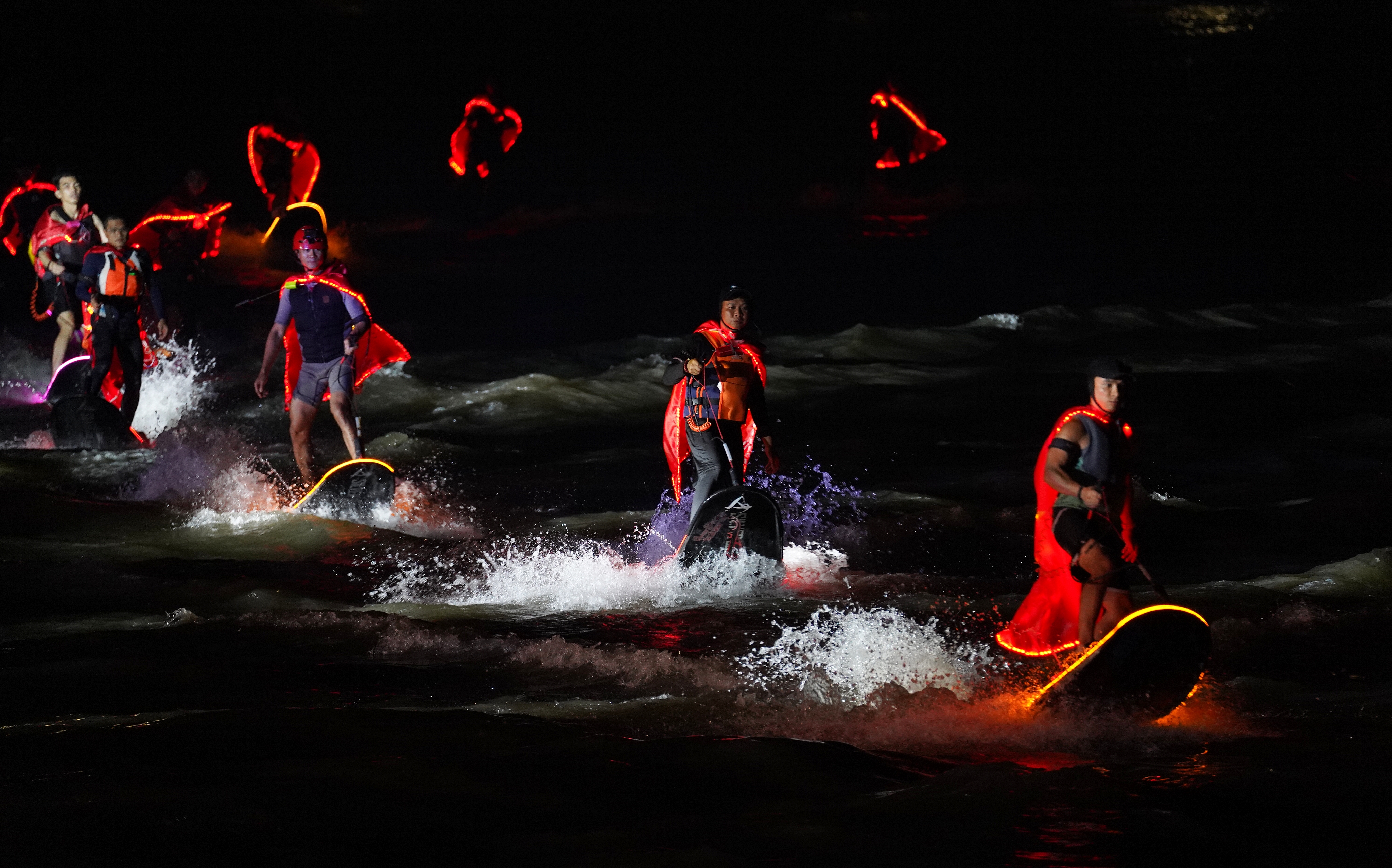 TP.HCM lung linh với màn trình diễn drone lớn nhất chưa từng thấy