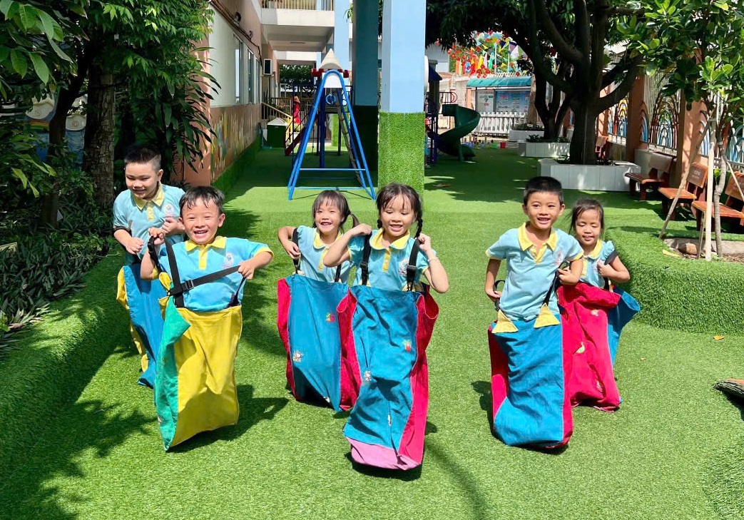 Nụ cười rạng rỡ của trẻ mầm non trong lễ khai giảng năm học mới