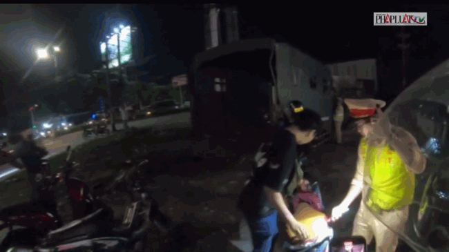 Clip ghi cảnh thanh niên đánh cảnh sát giao thông ở Bình Dương khi bị đo nồng độ cồn