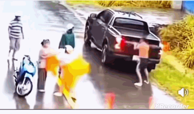 Đồng Nai: Người đi ô tô hành hung, đuổi chém cô gái trẻ trên đường