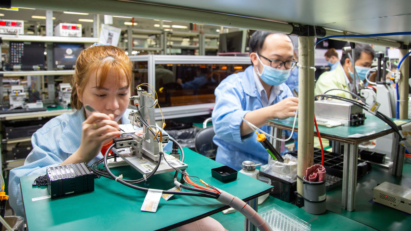 Hoạt động sản xuất tại Công ty Datalogis trong Khu công nghệ cao TP.HCM. 