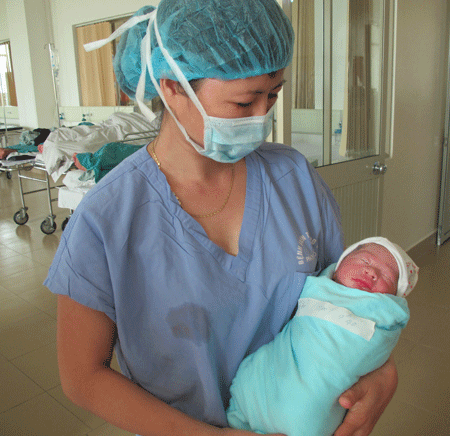 Vụ rơi trực thăng huấn luyện: Sinh con trong nỗi đau của mẹ